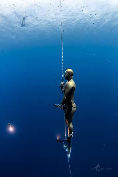 Alexey Molchanov in actions as he sets new World Freediving Record of -156 meters on Bonaire!